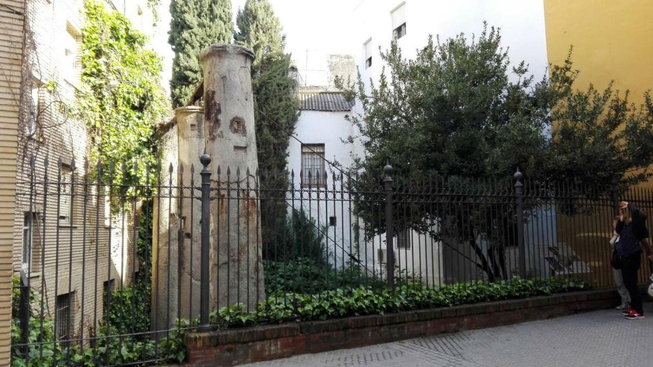 Las Columnas De Julia Seville Exterior photo